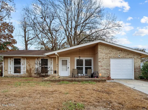 89 Parkway Drive, Jacksonville, NC 28540