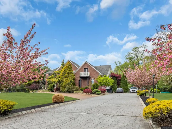 176 Oakland Mills Road, Manalapan, NJ 07726