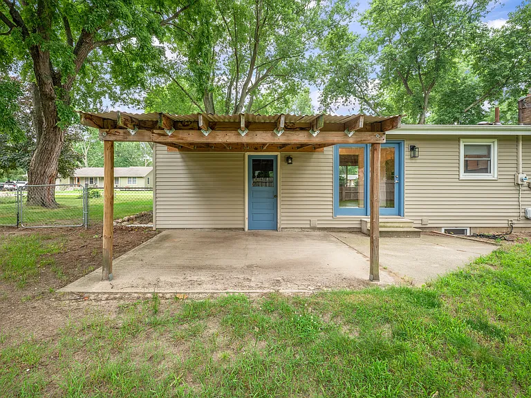 1597 Edward Dr — Photo 21