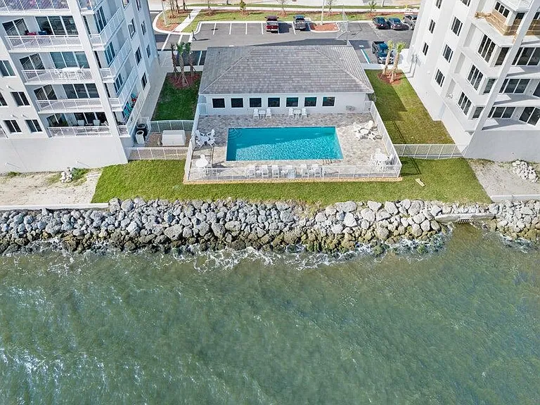 1825 Riverside Dr #404 — Photo 2