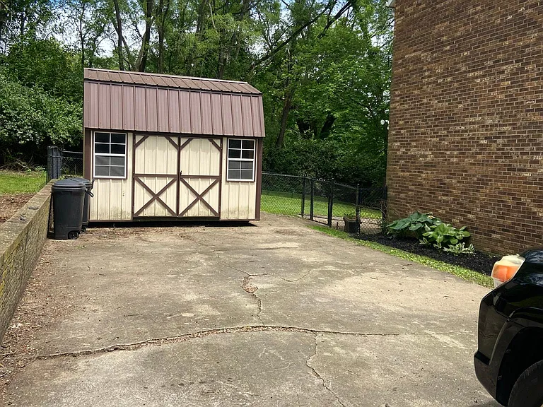 30 Clayburne Blvd — Photo 23
