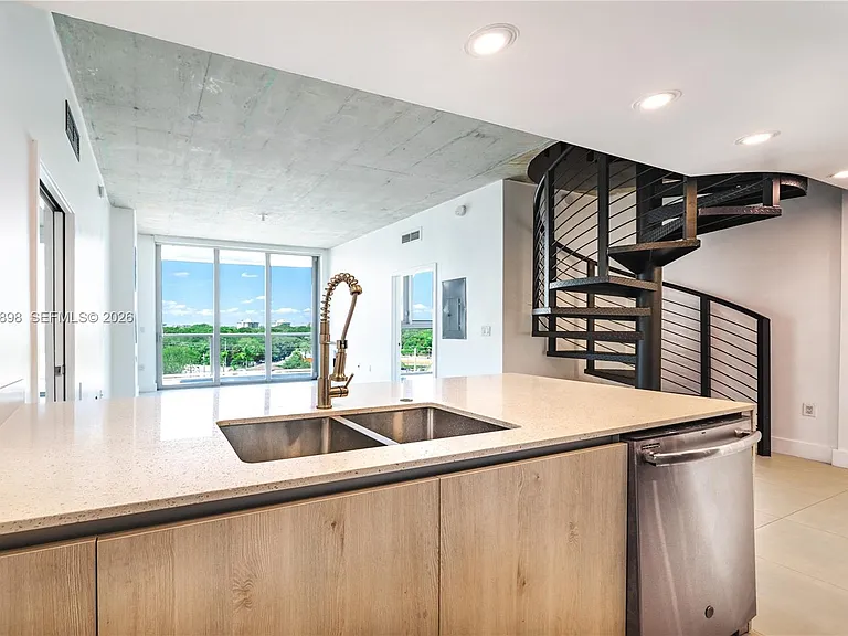 13800 Highland Dr #Penthouse 4 — Photo 2