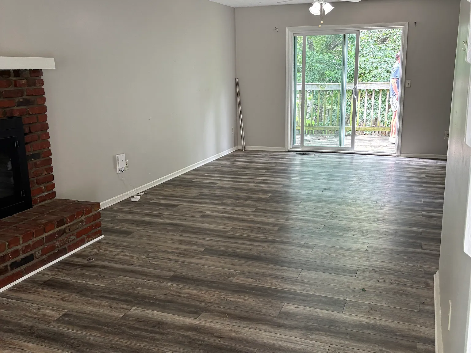 3 bed, 2.5 bath, 1380 sqft, $2,100 — Photo 2