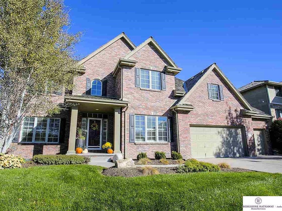 1st image of 3115 N 158th Plaza Cir