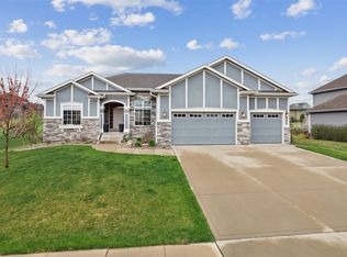 15205 Hickory Dr, Urbandale, IA 50323