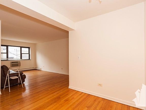 4th image of 3160 N Cambridge Ave APT 101M