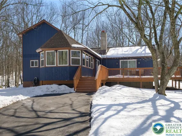 2206 Chatham Ct, Bushkill, PA 18324