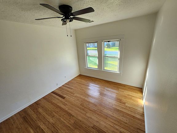 3rd image of 302 Ella St