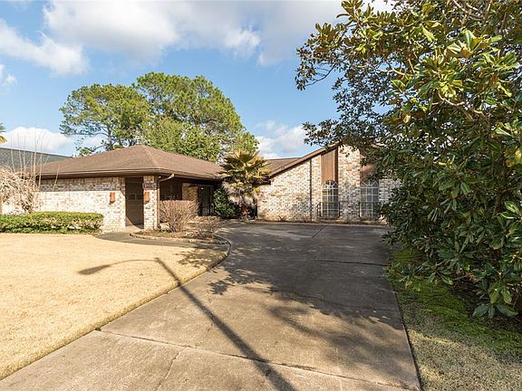 3rd image of 2711 E Pebble Beach Dr