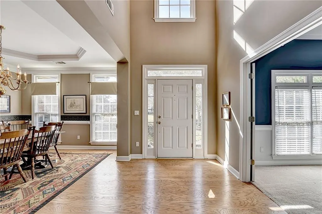 5 bed, 4.0 bath, 3440 sqft, $4,500 — Photo 2