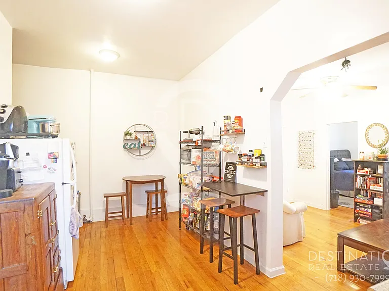 207 21st St #1R — Photo 3