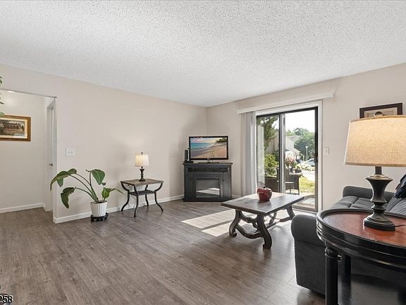 5th image of 506 Violet Ln