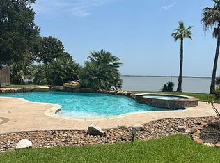 6510 Plantation Dr, Cove, TX 77523