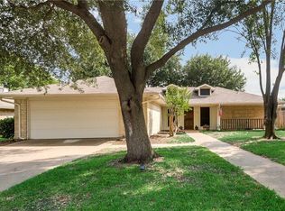 1608 Highpoint Dr, Lewisville, TX 75077