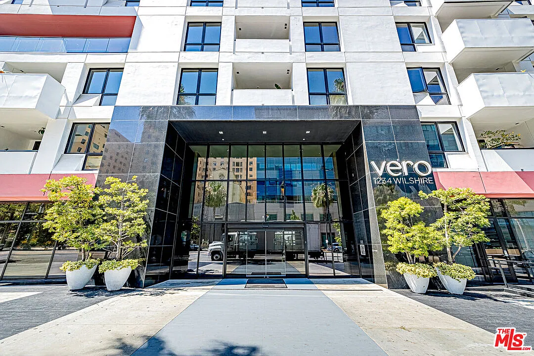 1 bed, 2.0 bath, 1130 sqft, $2,800 — Photo 1