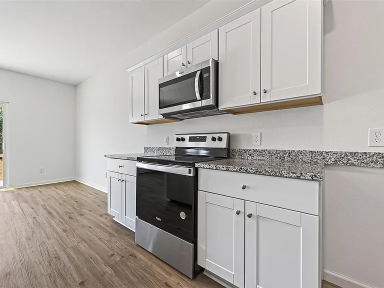 654 Amesbury Rd — Photo 21