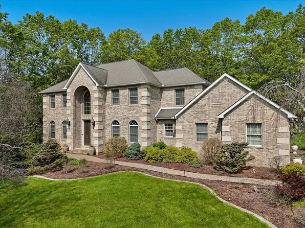 175 Wyndham Dr, Cresco, PA 18326
