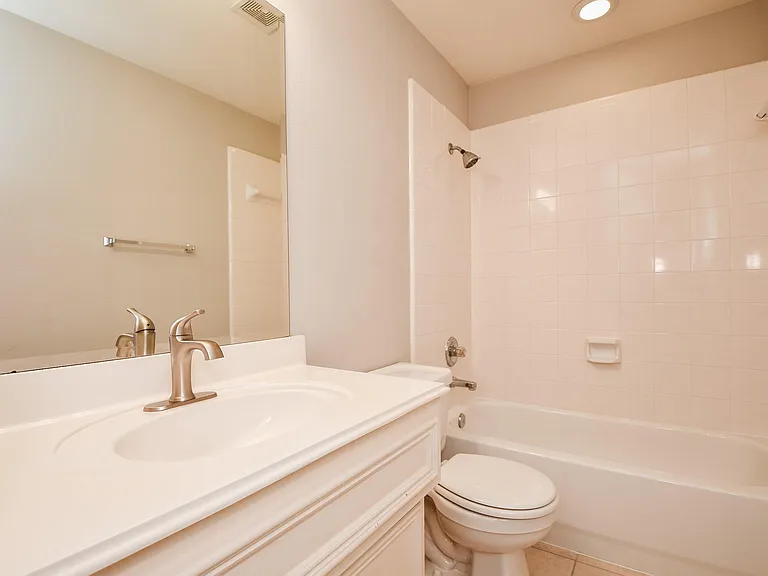 1813 Gillette St — Photo 25