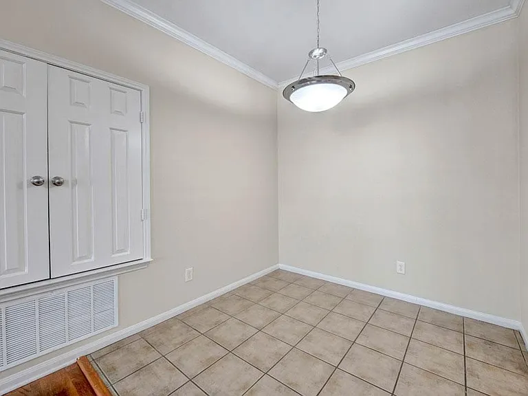 Riviera Apartments — Photo 31