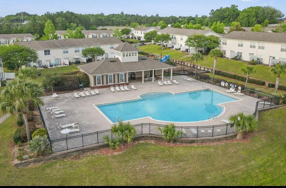 1st image of 744 Majestic Dr