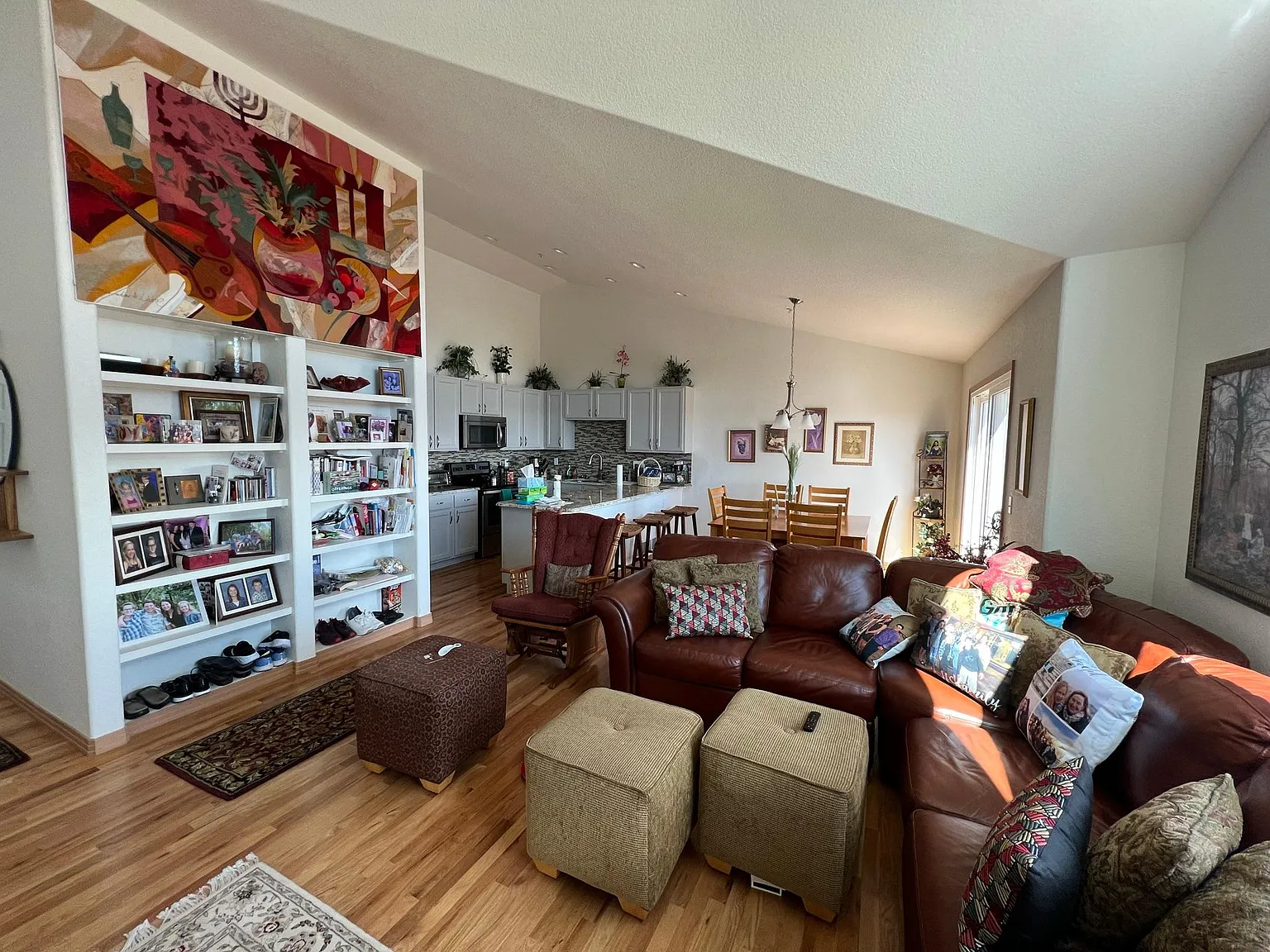 2 bed, 2.5 bath, 1580 sqft, $2,500 — Photo 2