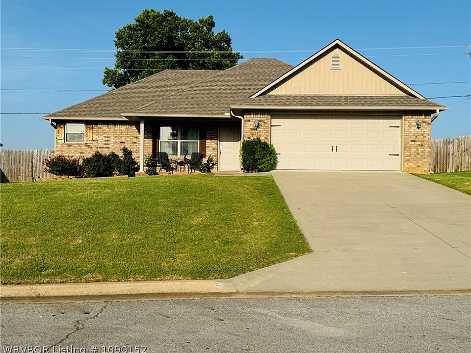 1st image of 104 Chelsea Ln