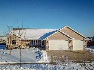 651 Arnie St, Combined Locks, WI 54113