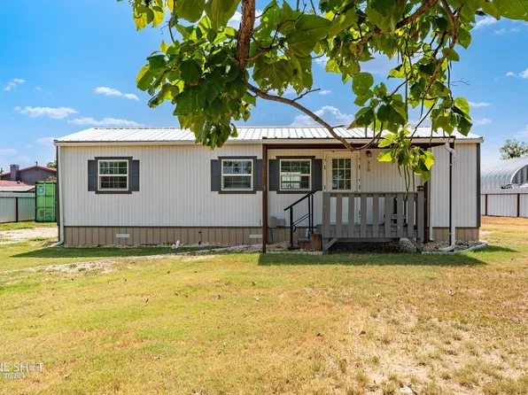 310 10th St, Hawley, TX 79525