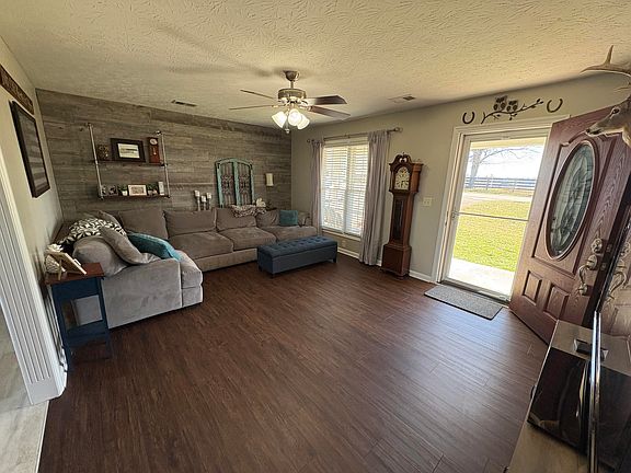 4th image of 462 Concord Rd