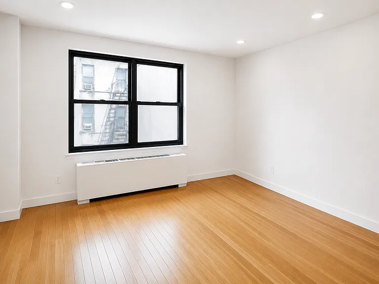 213 E 37th St #4K — Photo 8