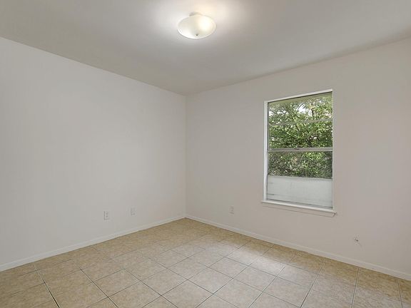 5th image of 5807 Cougar Dr APT A