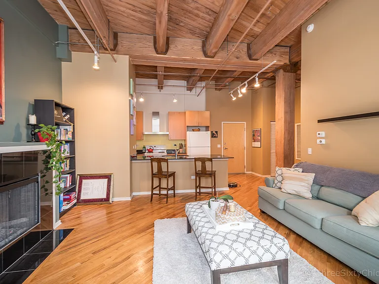 1040 W Adams St #309 — Photo 3