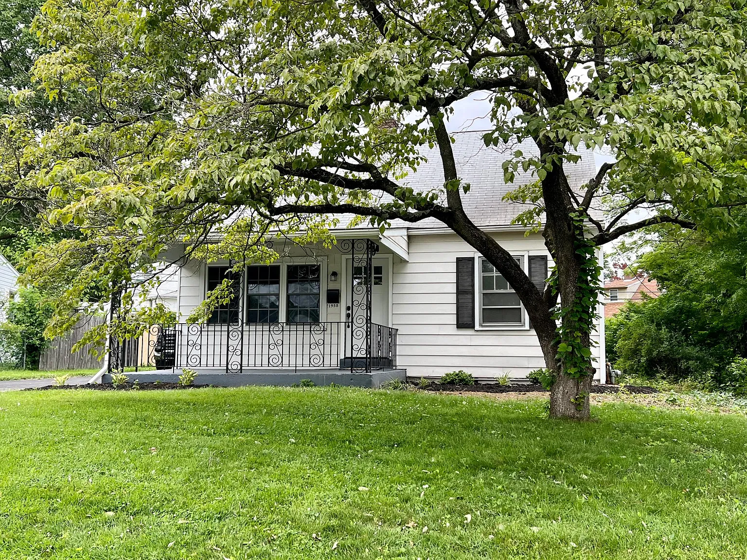 4 bed, 1337 sqft, $3,000 — Photo 2