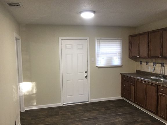 5th image of 5033 Glen Park Dr