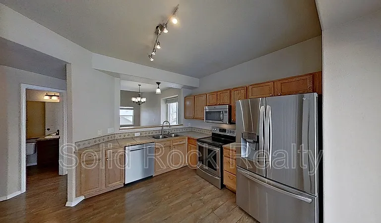 4642 Crow Creek Dr — Photo 3