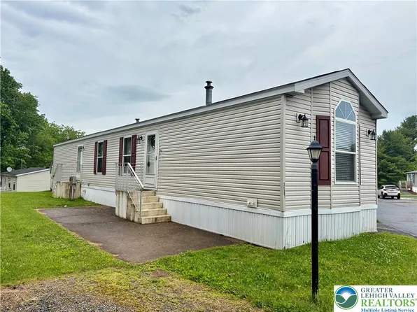 3267 2nd Ave N, Orefield, PA 18069