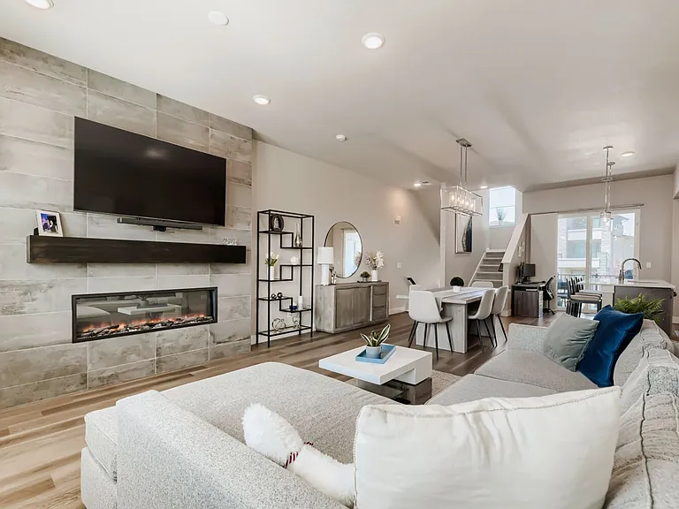 9860 E 62nd Ave — Photo 5
