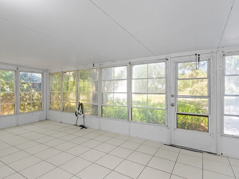 1205 S Flagler Ave — Photo 40