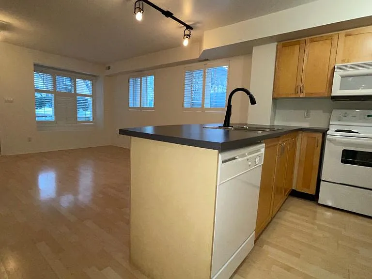 208 Niagara St W #Townhouse 27 — Photo 5