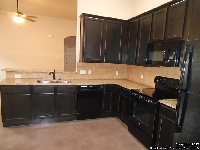 113 Joanne Cv — Photo 6