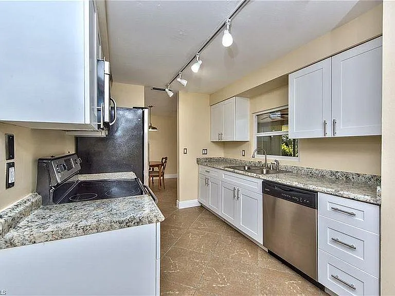 4480 Parrot Ave — Photo 2