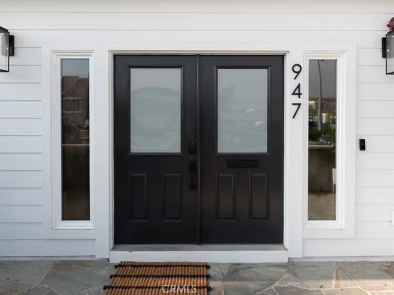 947 W Balboa Blvd — Photo 3