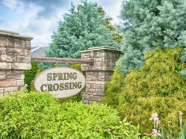 227 Spring Crossing Cir — Photo 2