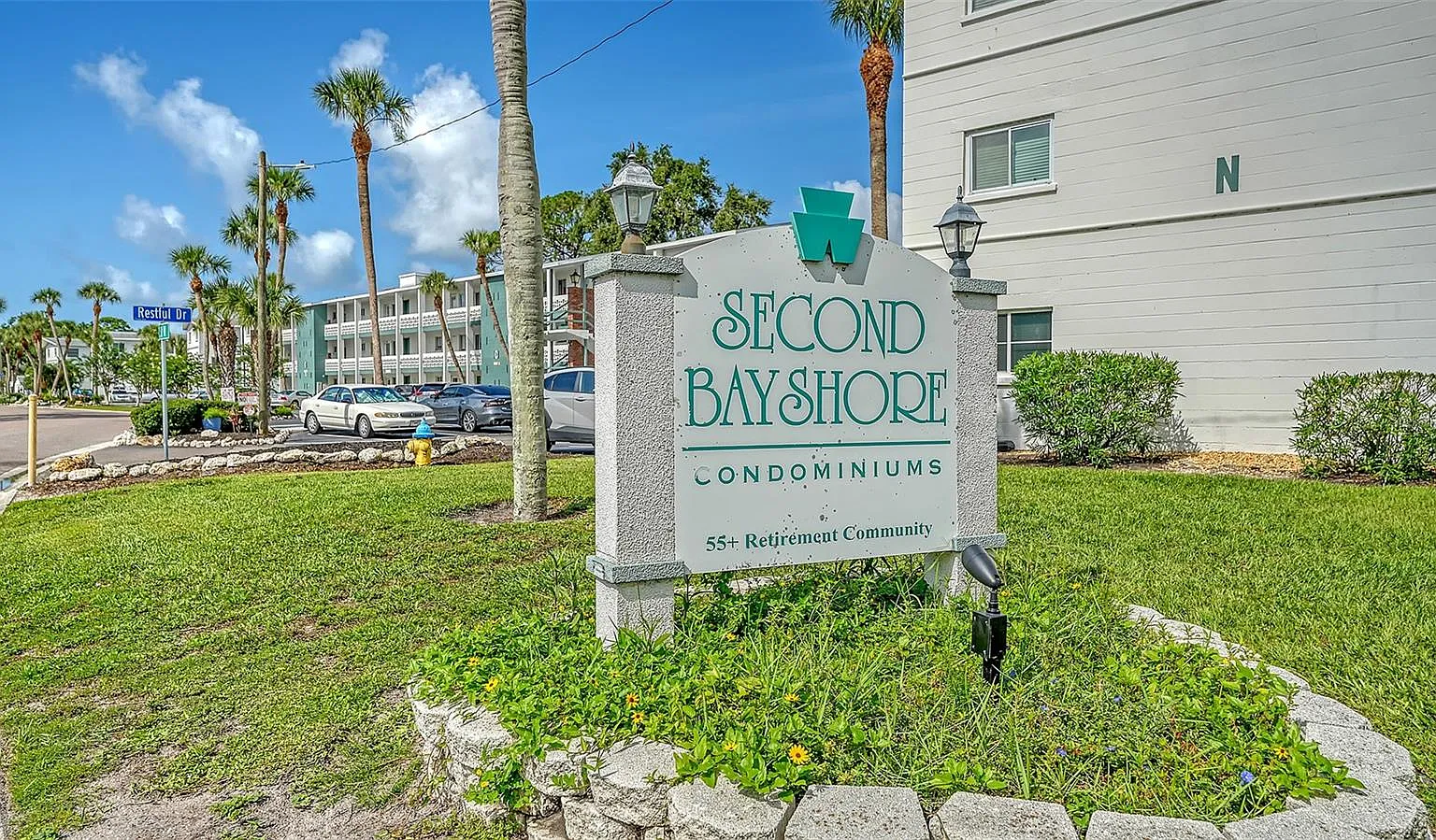 2 bed, 840 sqft, $1,700 — Photo 1
