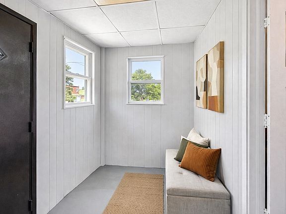 3rd image of 4575 N Narragansett Ave