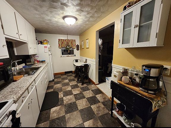 84 kitchen area and laundryr