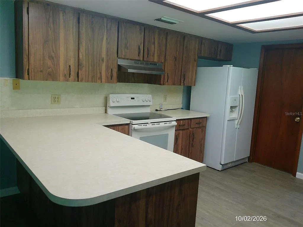 3 bed, 2.0 bath, 1998 sqft, $2,000 — Photo 4