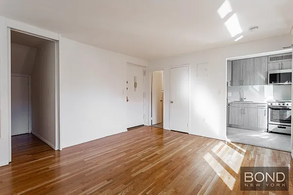 Rented by Bond New York | media 2