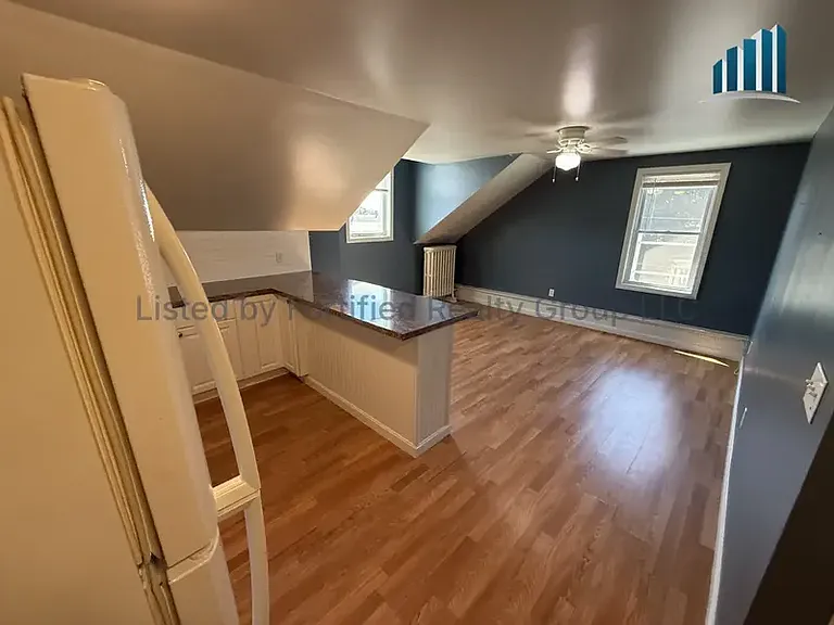 550 Maple St #3F — Photo 4