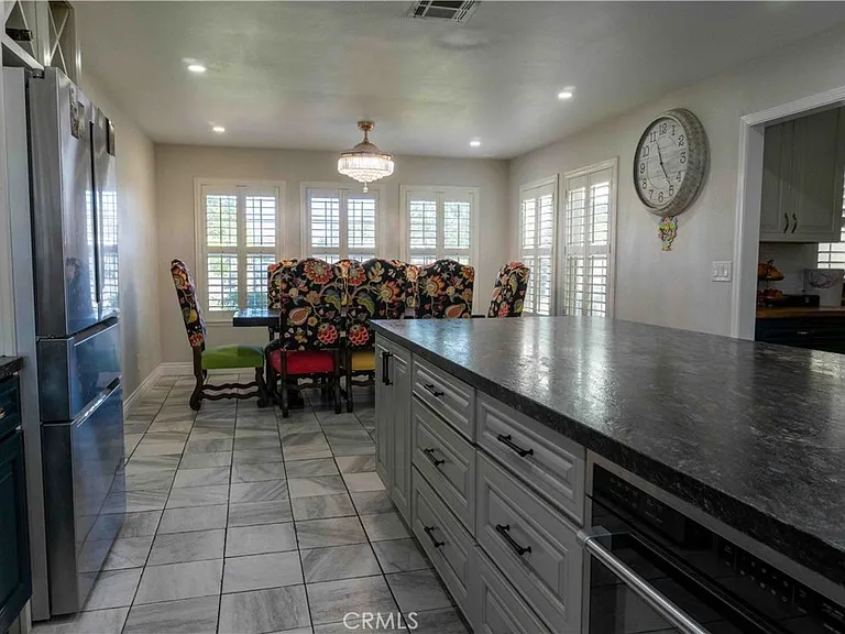 1042 Robinson Ct — Photo 21